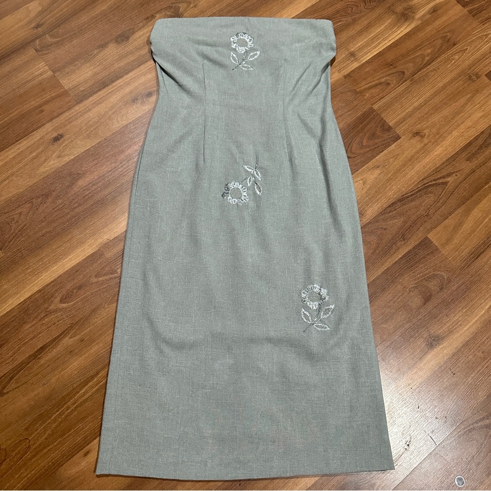 Newport News Strapless Gray midi Dress with Floral Embroidery size 10